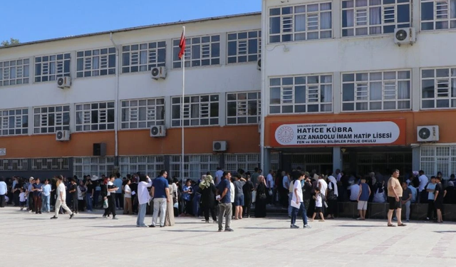 1.242 Polis Görev Başındaydı! Şanlıurfa’da LGS Güvenliği Tam Not Aldı