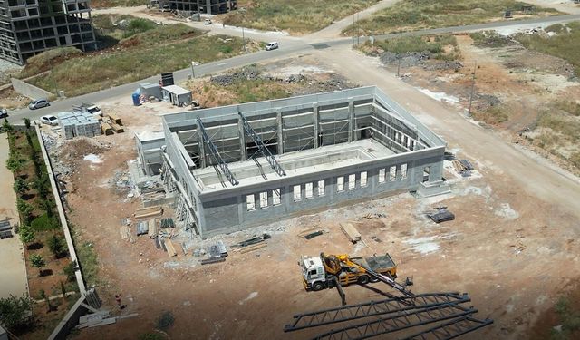Haliliye’de Yarı Olimpik Yüzme Havuzunda Çalışmalar Hızla Sürüyor