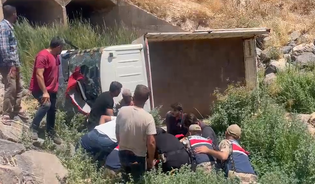 Viranşehir’de Korku Dolu Anlar! Köprüden Uçan Kamyonette 4 Yaralı