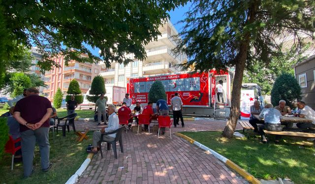 Akbayır Mahallesi'nde Kan Bağışı Kampanyasına Yoğun İlgi