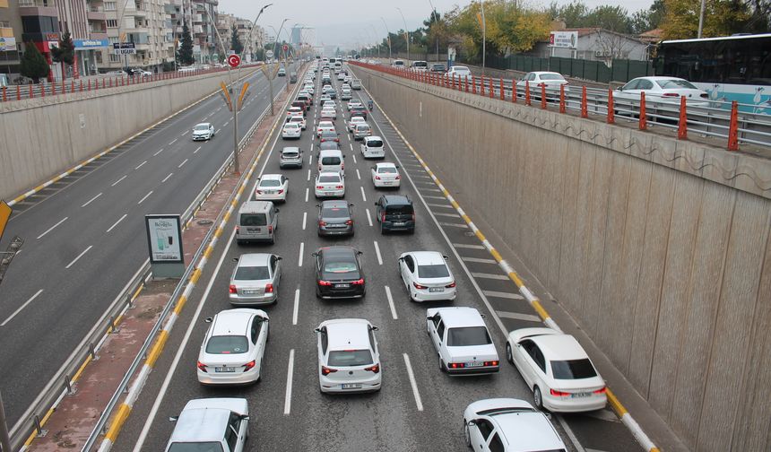 Şanlıurfa’da sabah saatlerinde trafik kilitlendi