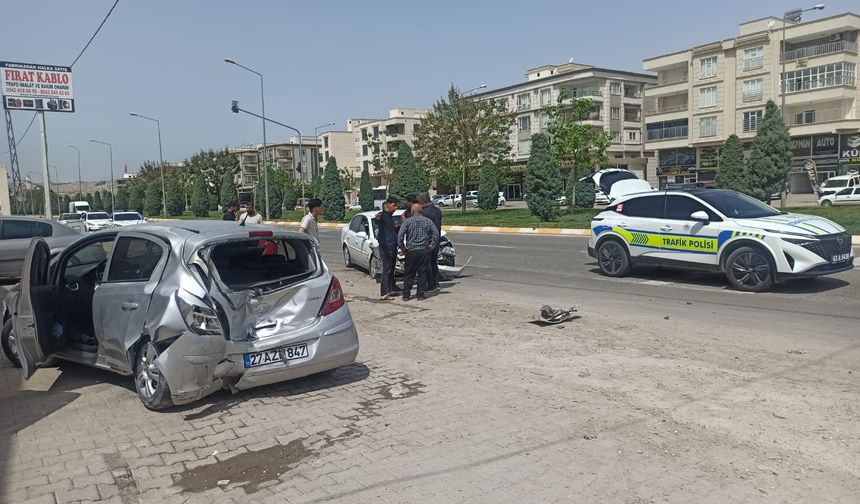 Şanlıurfa’da iki otomobil çarpıştı, 4 yaralı