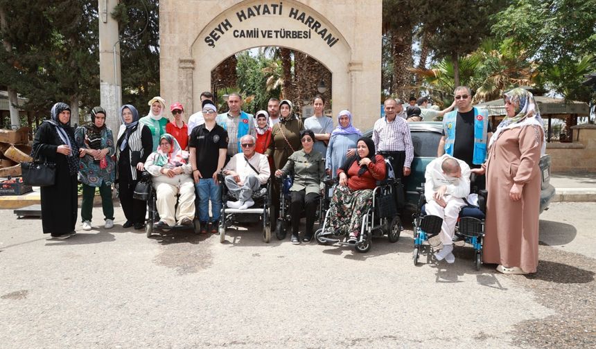 Başkan Özyavuz Şanlıurfa Engellileri Yaşatma Ve Dayanışma Derneği Üyelerini Harran'da Ağırladı