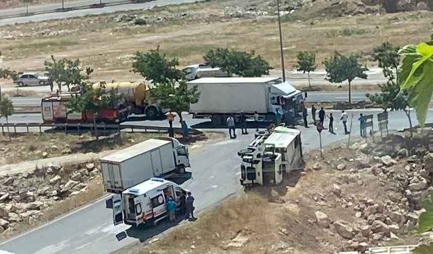 Şanlıurfa'da Çöp Aracı Devrildi: 3 Kişi Yaralandı