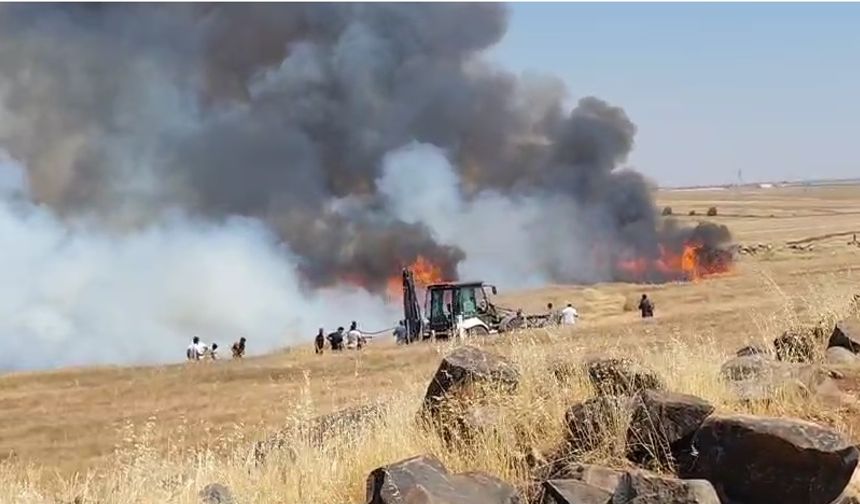 Şanlıurfa’da Alev Alev: Bin Dönüm Tarla Yandı, 5 Yaralı!