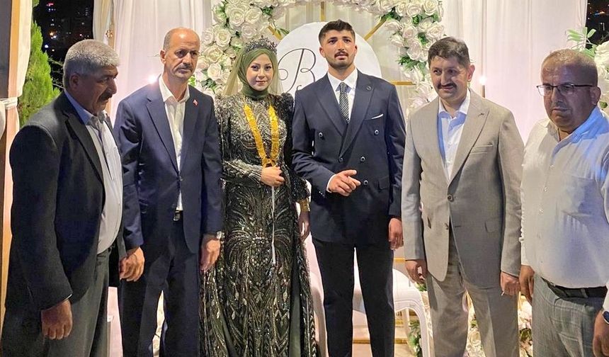 Başkan Yavuz Şehit Kardeşinin Nişan Yüzüğünü Taktı