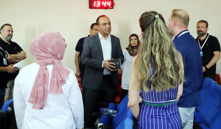 İl Sağlık Müdürü Dr. Erhan Berk, Uzman Hekimlerle Değerlendirme Toplantısı Yaptı.