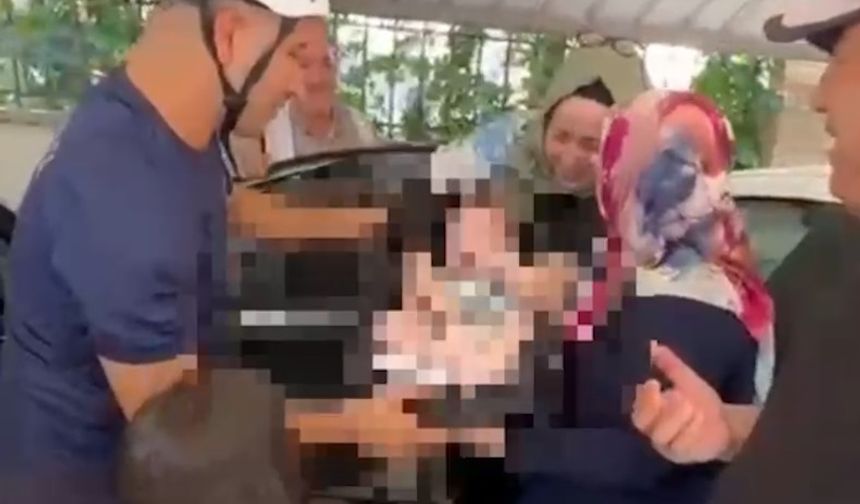 Karaköprü’de Otomobilin kapıları kilitlendi! Mahsur kalan bebeği itfaiye kurtardı