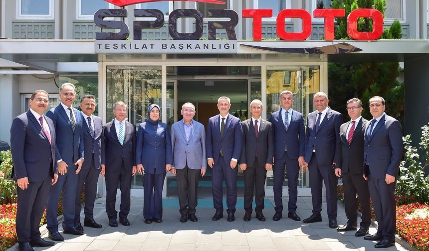 Şanlıurfa’ya Dev Gençlik Yatırımı: Eyyübiye’de 20 Saha İçin İmzalar Atıldı