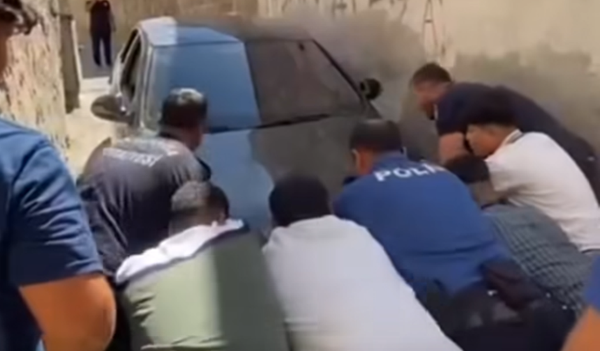 Şanlıurfa’da Navigasyon Şaşırttı, Sürücü Sokakta Sıkıştı!