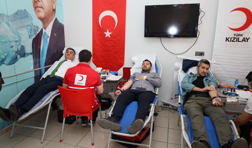 AK Parti Şanlıurfa’da 'Kan Ver, Can Ver' Kampanyasına Yoğun İlgi