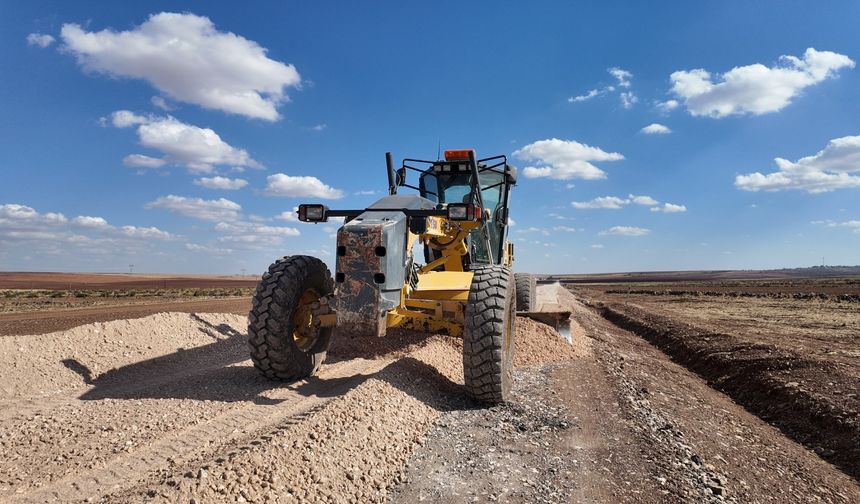 Büyükşehir, Hilvan’da 5 Kilometrelik Yolun Sathi Asfalt Çalışmalarını Tamamladı