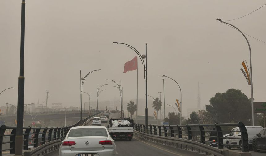 Şanlıurfa’yı toz bulutu esir aldı
