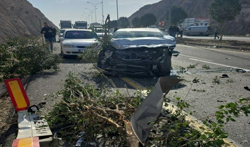 Eyyübiye’de Feci Kaza: 2 Araç Çarpıştı, 3 Yaralı