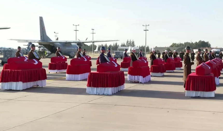 Gürcistan-Azerbaycan Sınırında Düşen Uçakta Şehit Olan 20 Asker İçin Tören Düzenlendi