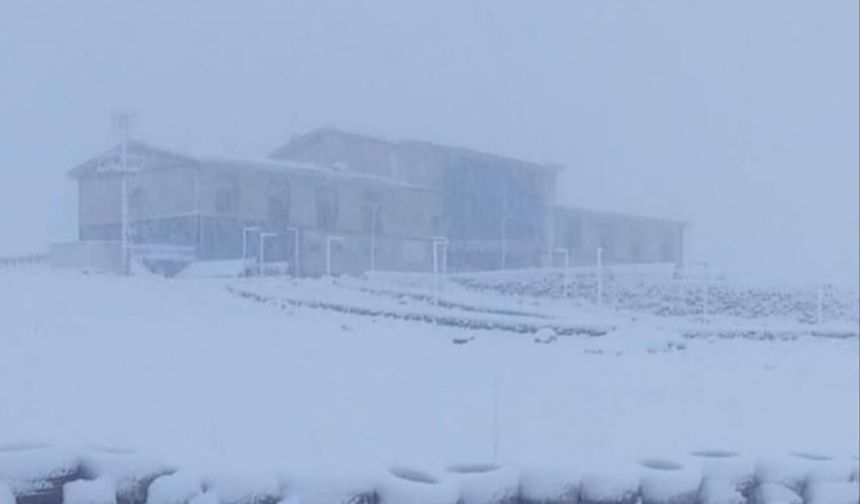 Şanlıurfa’nın Karacadağ Bölgesine Yılın İlk Karı Yağdı