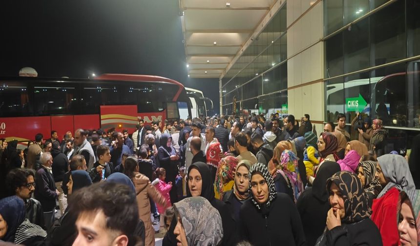 Şanlıurfa Otogarı’nda Duygusal Anlar: Askerler Davul Zurna Eşliğinde Uğurlandı