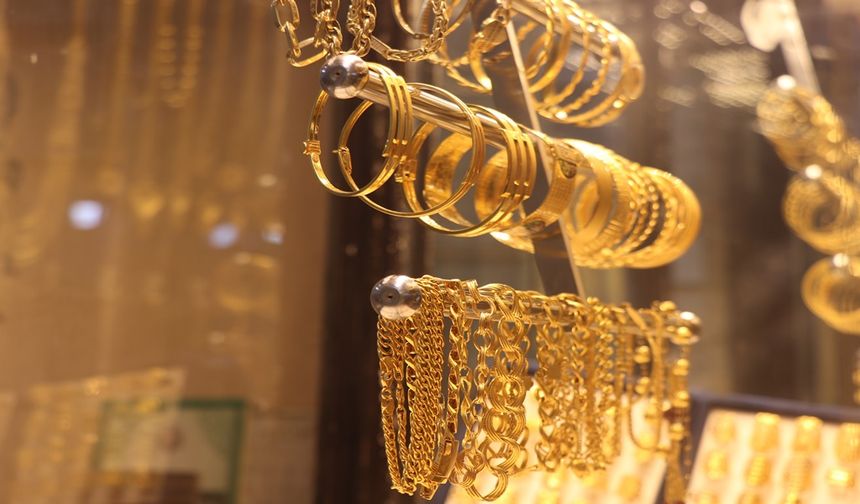 Altın Tarih Yazıyor: Çeyrek Altın 10 Bin TL'ye Yükseldi!