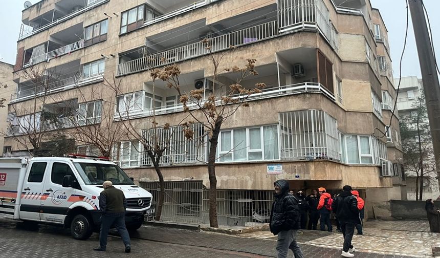 Haliliye'de Kolonlardan Çatırdama Sesi Gelen Bina Boşaltıldı