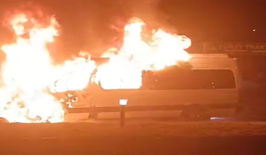 Birecik’te Korkunç Kaza! Araçlar Çarpıştı, Alevler Yükseldi