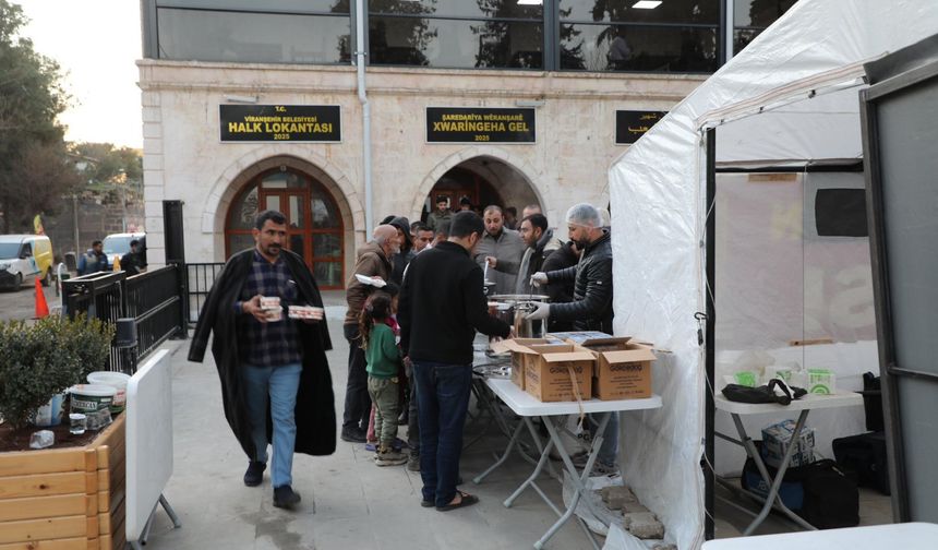 Viranşehir’de İlk İftar Halk Sofrasında Yapıldı