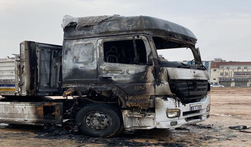 Eyyübiye’de Sabaha Kabus: Park Halindeki Tır Alev Aldı