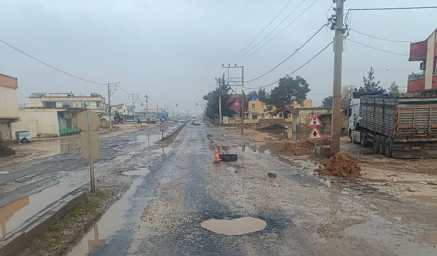 Şanlıurfa–Akçakale Yolunda Obruk Alarmı! Sürücüler Dikkat