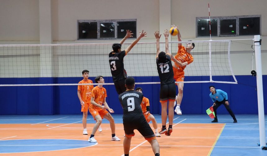 Büyükşehir Yıldız Erkekler Voleybol B Takımı Şampiyon Oldu