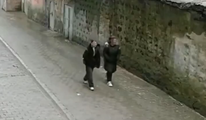 Şanlıurfa’da Duvar Çöktü: İki Genç Kız Saniyelerle Kurtuldu