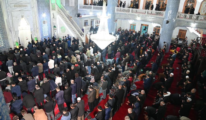 Peygamberler şehri Şanlıurfa’da Berat Kandili coşkusu