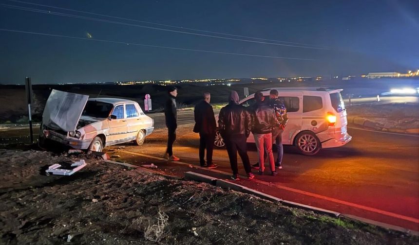 Birecik’te İki Araç Çarpıştı, 5 Yaralı