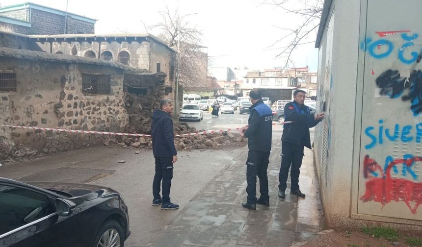 Siverek’te Korkutan Olay! Yağış Sonrası Evin Duvarı Yıkıldı