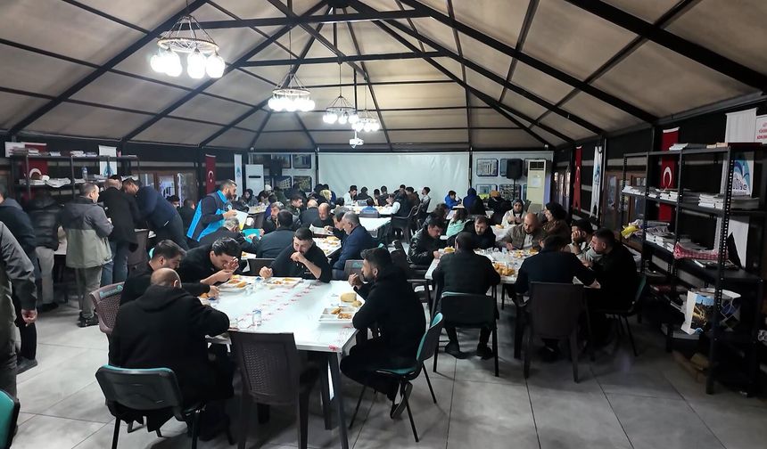 Eyyübiyeliler Aynı Sofrada Aynı Duada Buluşuyor