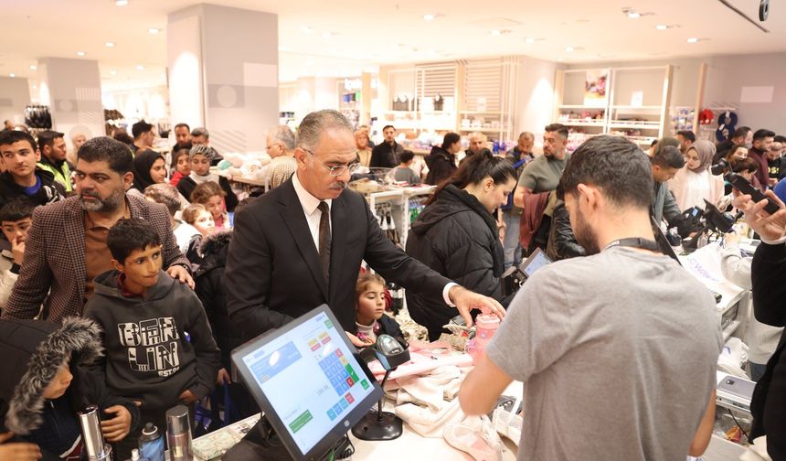 Babaları Gibi Nazlarını Çekiyor