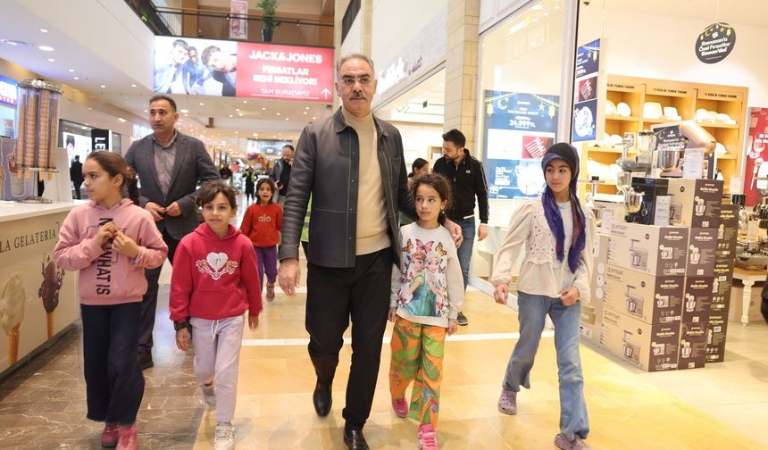 Eyyübiyeli Yetim Yavruların Mutluluğu Dikkat Çekti