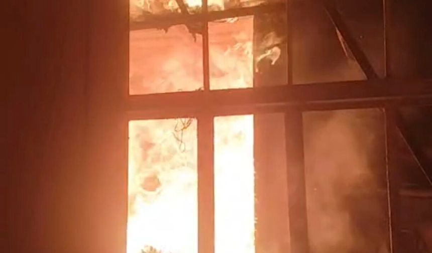 Eyyübiye'de iki katlı evde yangın paniğe yol açtı