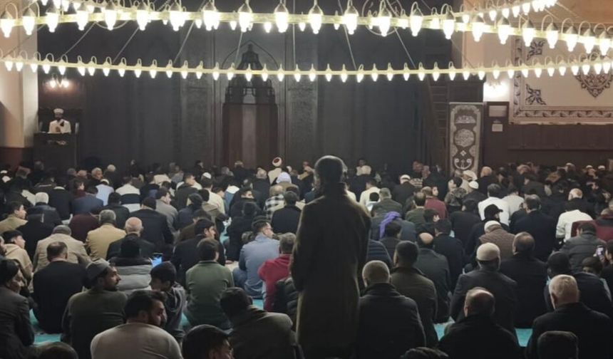 Peygamber şehrinde kandil yoğunluğu