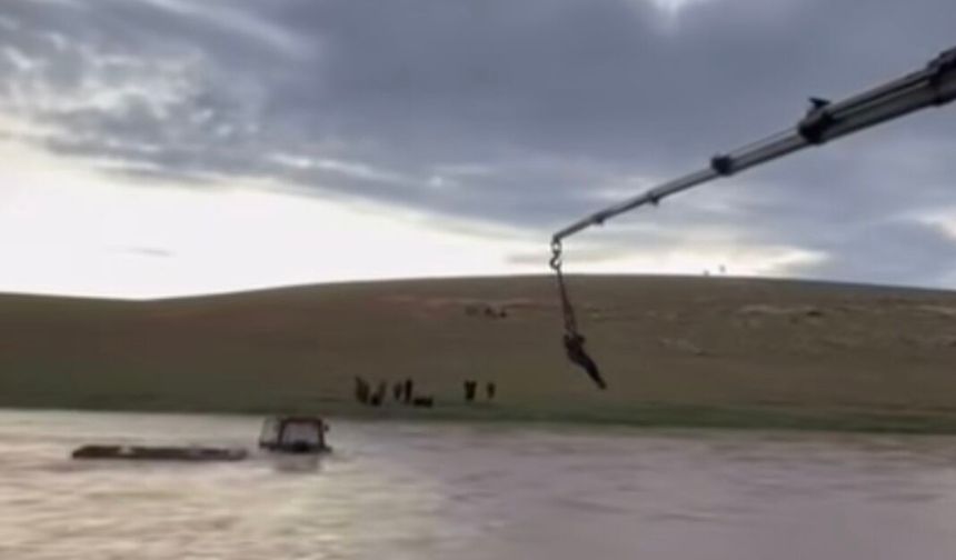 Ceylanpınar’da Traktör Derede Mahsur Kaldı, Ekipler Seferber Oldu