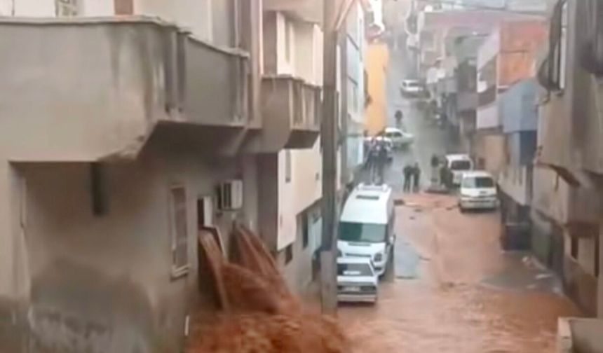 Şanlıurfa’da Sağanak Sele Döndü: Kent Sular Altında