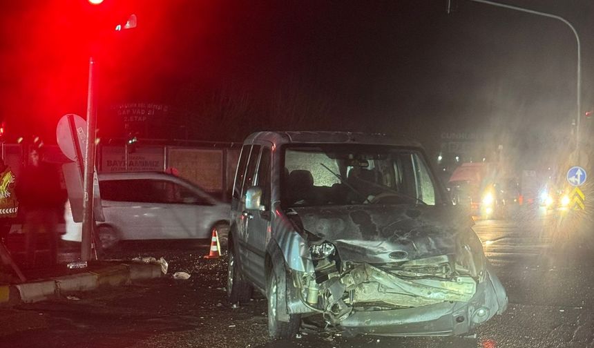 Haliliye’de Trafik Kazası: 2 Araç Çarpıştı, Yaralılar Var