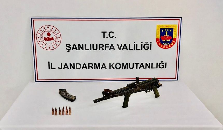 Şanlıurfa’da Jandarmadan Baskın! Evde Kalaşnikof Ele Geçirildi