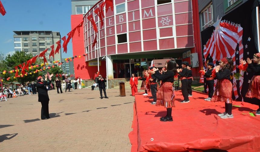 Mektebim Kolejinde 23 Nisan Coşkusu yaşandı.