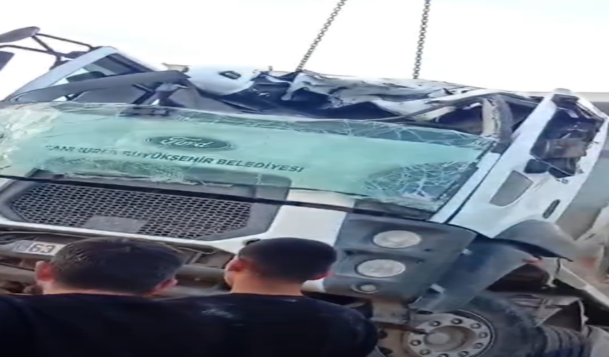 Harran’da Kamyon Şarampole Yuvarlandı!