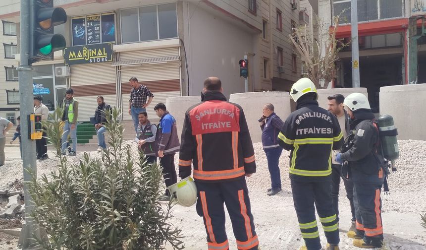 Şanlıurfa'da İş Makinesi Hattı Parçaladı! Mahalle Gazla Doldu