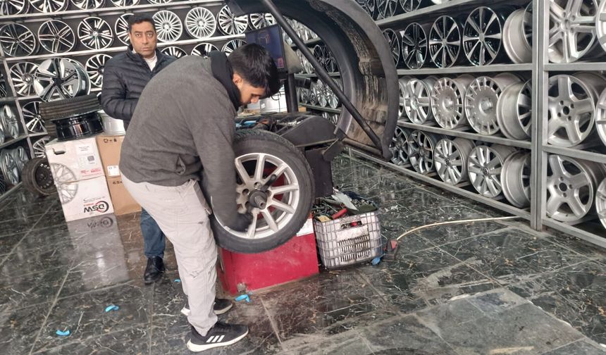 Salih Ay’dan Sürücülere Uyarı: Yazlık Lastik Takın