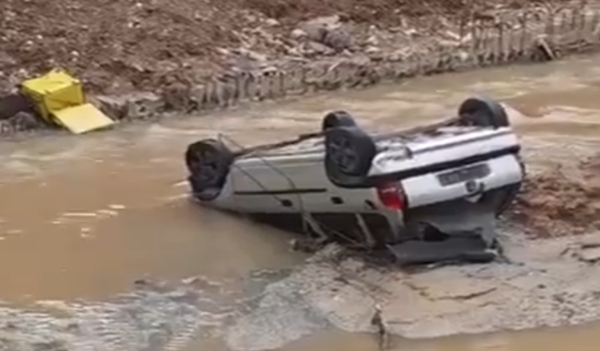 Şanlıurfa’da Akılalmaz Olay! Park Halindeki Araç Dereye Uçtu