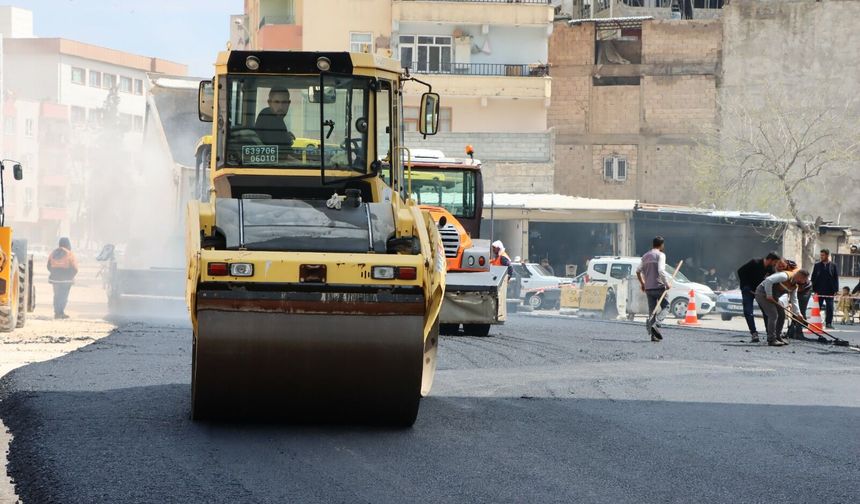 Şanlıurfa’da 25 Metrelik Yol Projesinde Asfalt Çalışmaları Başladı