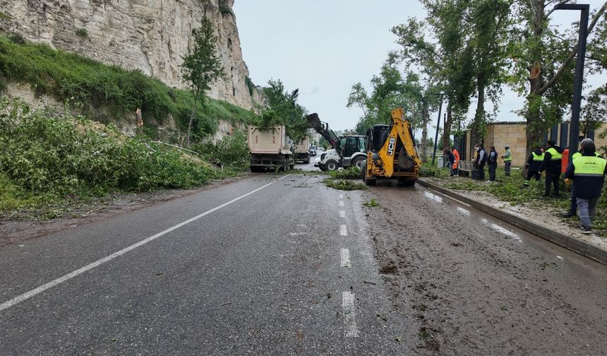 Büyükşehir, Birecik’te Afetin 3. Gününde De Sahada