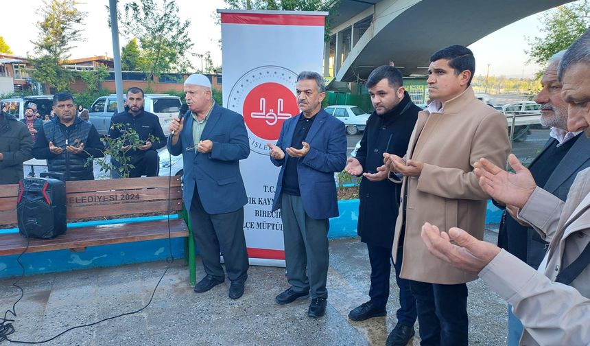 Birecik’te Hacı Adayları Dualarla Yola Çıktı