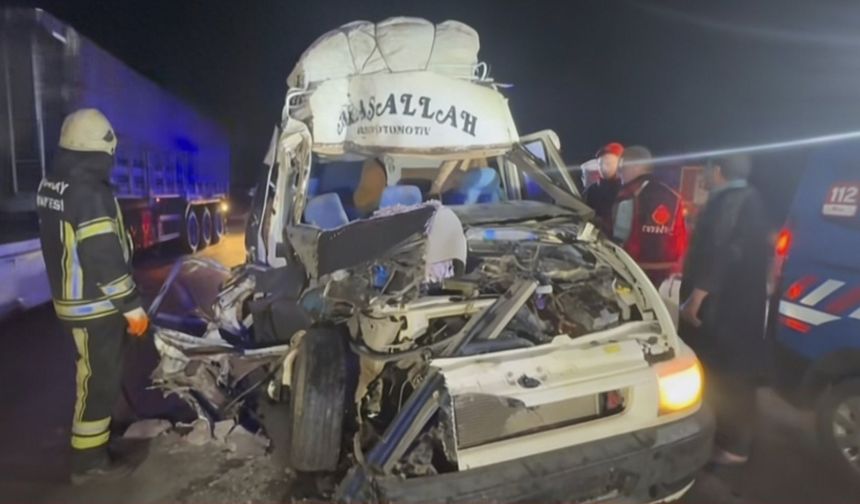 Akçakaleli Tarım İşçileri Aksaray'da Kaza Yaptı: 3 Ağır 12 Yaralı